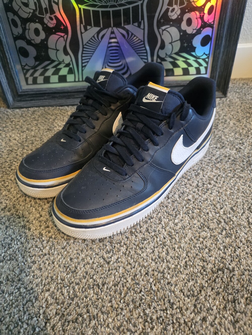 MENS NIKE AIR FORCE 1 LV8 LOW OBSIDIAN AND GOLD 11.5